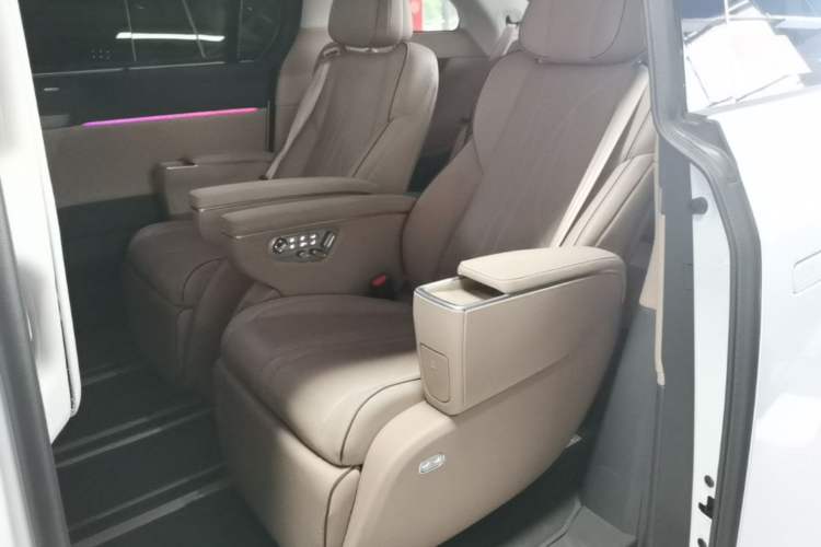 Used XPeng X9 2025 740 Ultra-Long Range Max Left Rear Seat