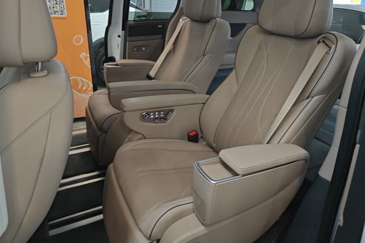 Used XPeng X9 2025 740 Ultra-Long Range Max Left Rear Seat