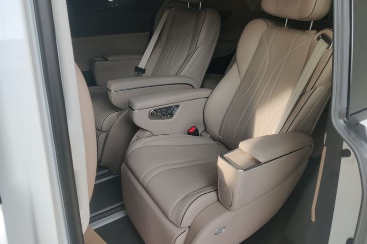 Used XPeng X9 2025 740 Ultra-Long Range Max Left Rear Seat