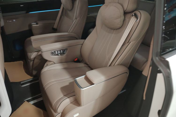 Used XPeng X9 2025 740 Ultra-Long Range Max Left Rear Seat