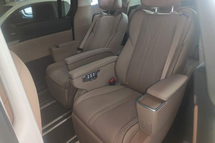 Used XPeng X9 2025 740 Ultra-Long Range Max Left Rear Seat