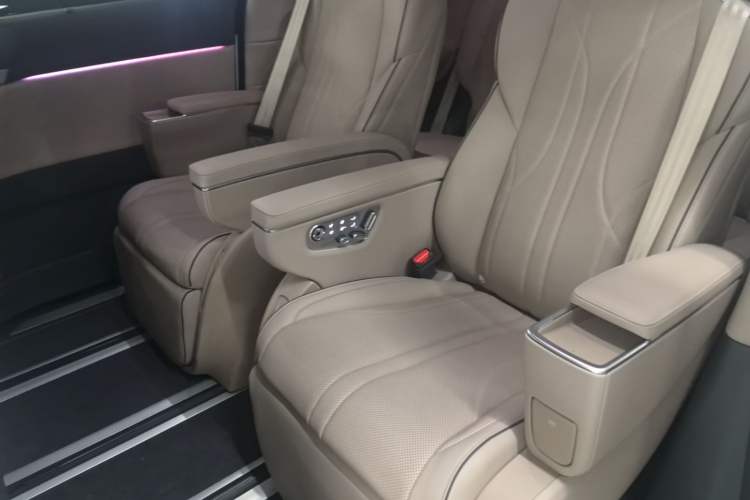 Used XPeng X9 2025 740 Ultra-Long Range Max Left Rear Seat