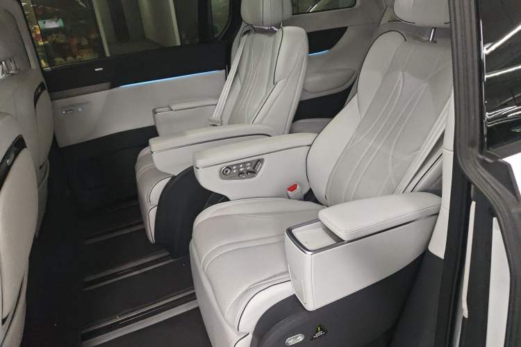 Used XPeng X9 2025 650 Long-Range Max Left Rear Seat