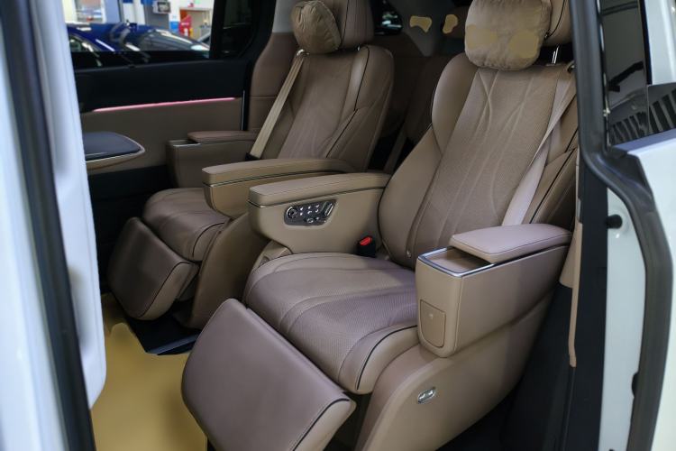 Used XPeng X9 2025 740 Ultra-Long Range Max Left Rear Seat