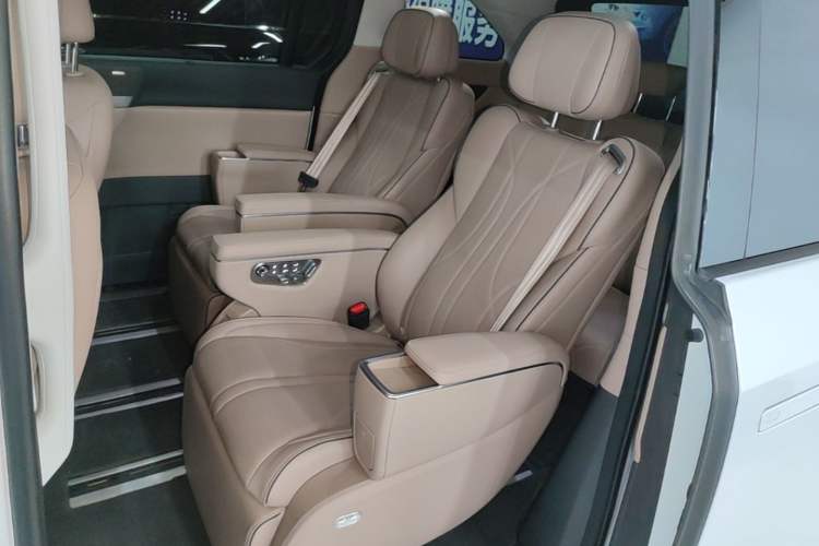 Used XPeng X9 2025 740 Ultra-Long Range Max Left Rear Seat