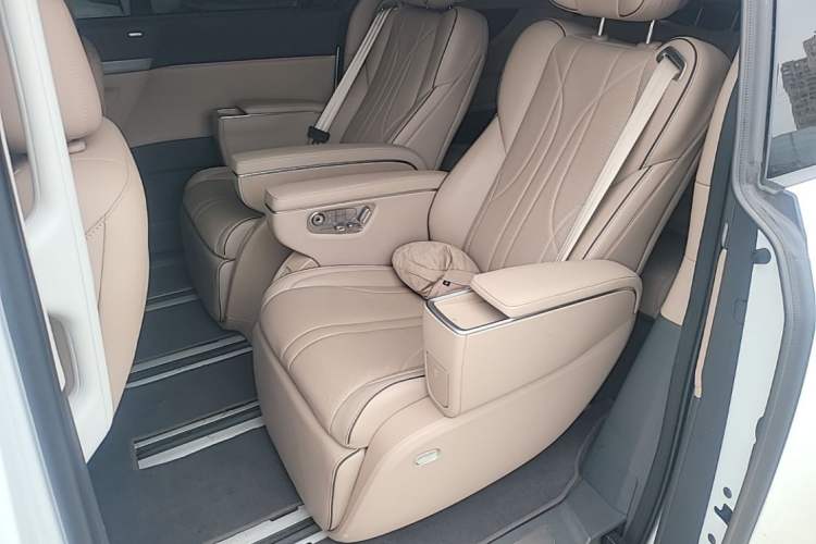 Used XPeng X9 2025 740 Ultra-Long Range Max Left Rear Seat