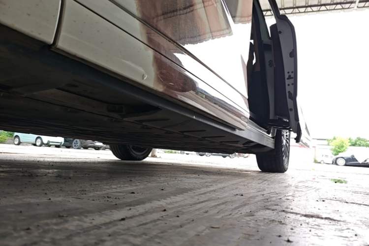 Used XPeng X9 2025 740 Ultra-Long Range Max Left Side Sill