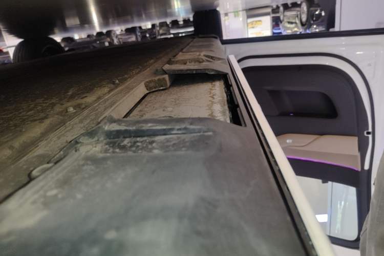 Used XPeng X9 2025 740 Ultra-Long Range Max Left Side Sill