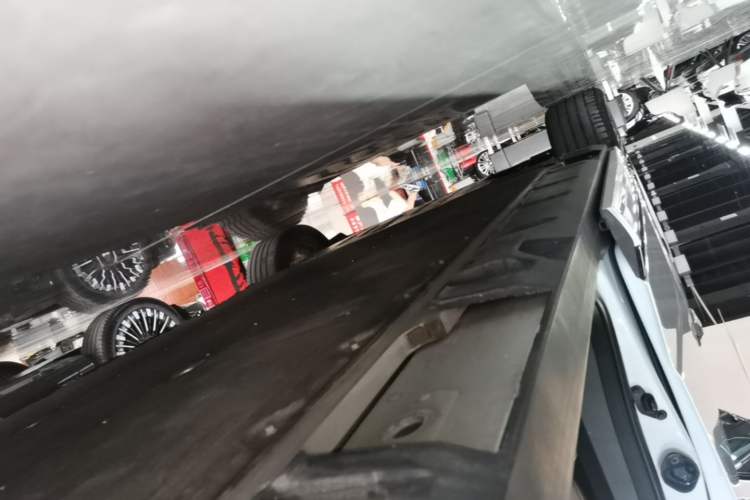 Used XPeng X9 2025 740 Ultra-Long Range Max Left Side Sill