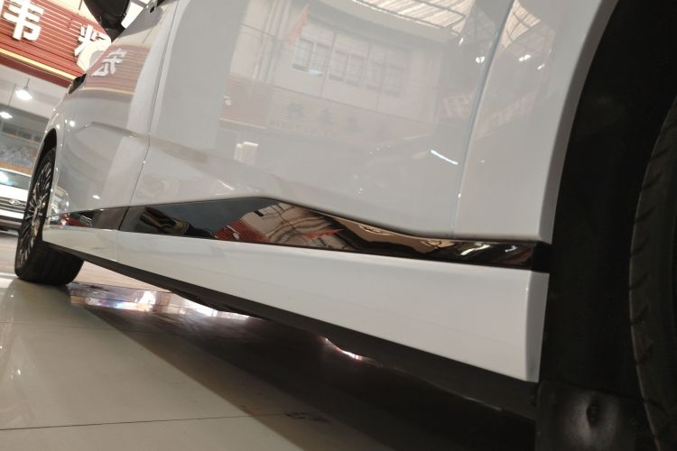 Used XPeng X9 2025 740 Ultra-Long Range Max Left Side Sill