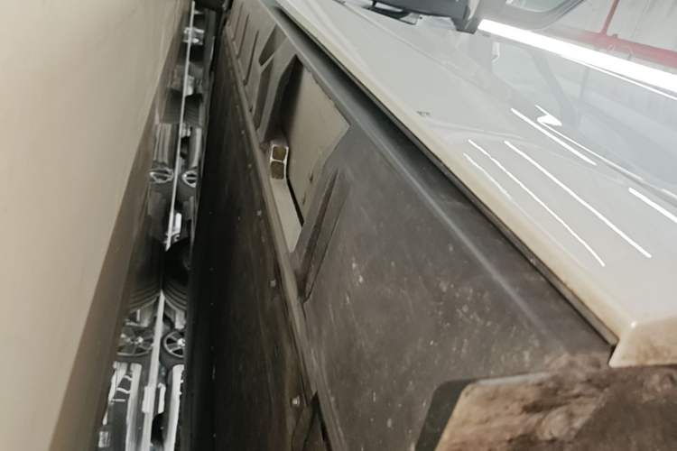 Used XPeng X9 2025 740 Ultra-Long Range Max Left Side Sill