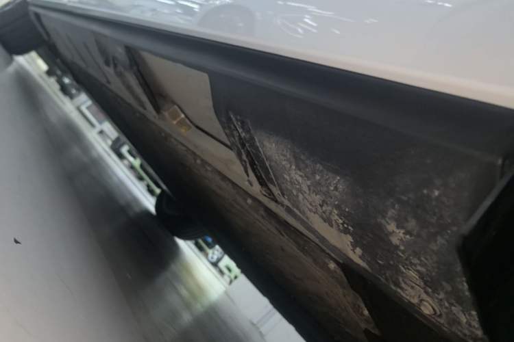 Used XPeng X9 2025 740 Ultra-Long Range Max Left Side Sill