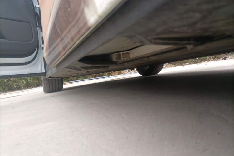 Used XPeng X9 2025 740 Ultra-Long Range Max Left Side Sill