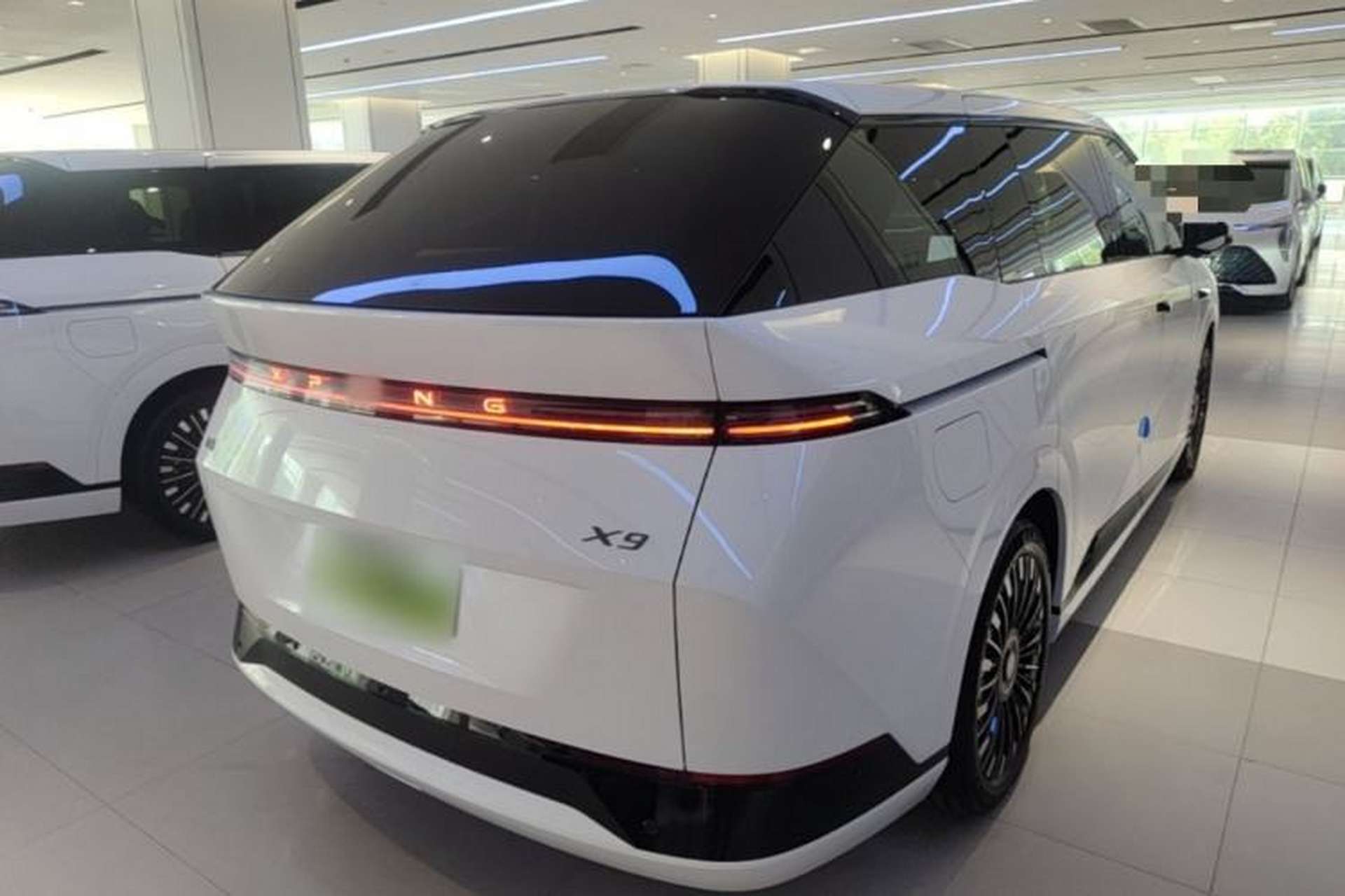 Used XPeng X9 2025 740 Ultra-Long Range Max Rear Right 45 Deg