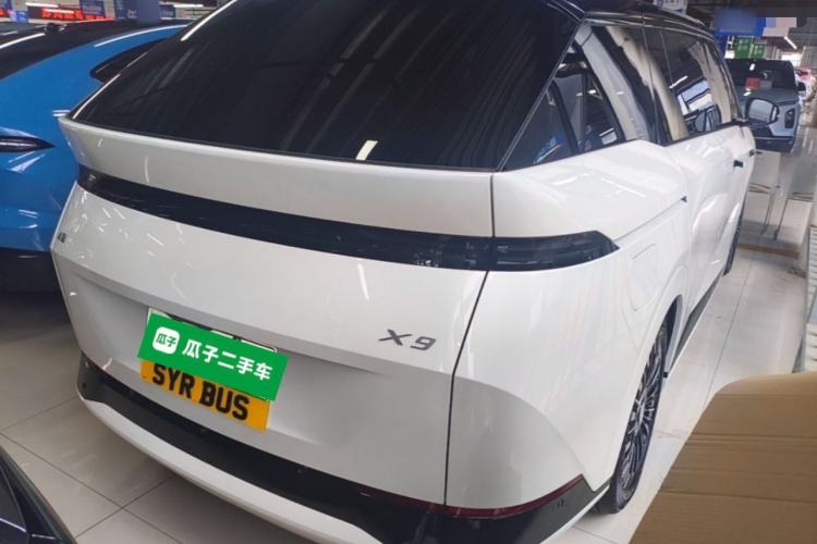 Used XPeng X9 2025 650 Long-Range Max Rear Right 45 Deg