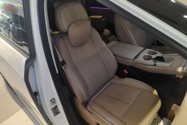 Used XPeng X9 2025 740 Ultra-Long Range Max Right Front Seat