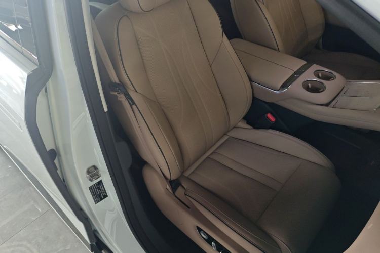 Used XPeng X9 2025 740 Ultra-Long Range Max Right Front Seat