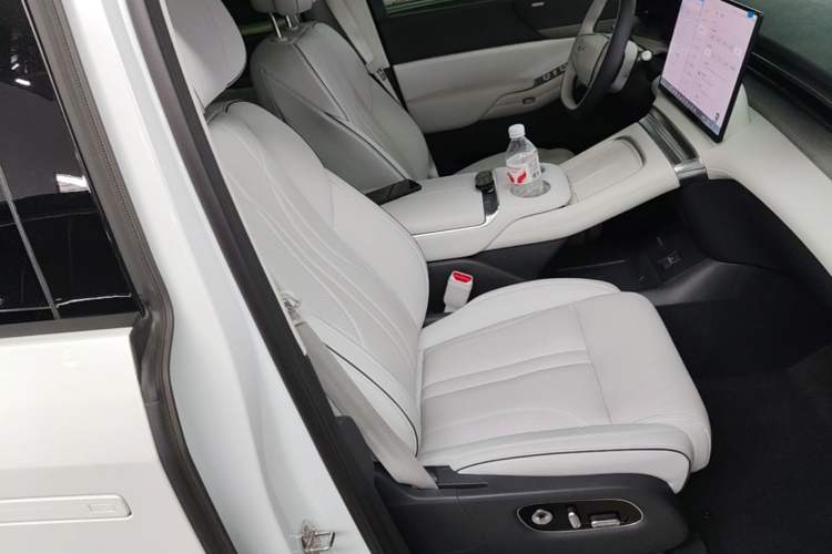 Used XPeng X9 2025 650 Long-Range Max Right Front Seat