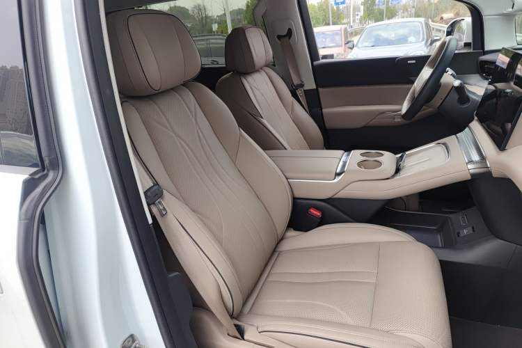 Used XPeng X9 2025 740 Ultra-Long Range Max Right Front Seat