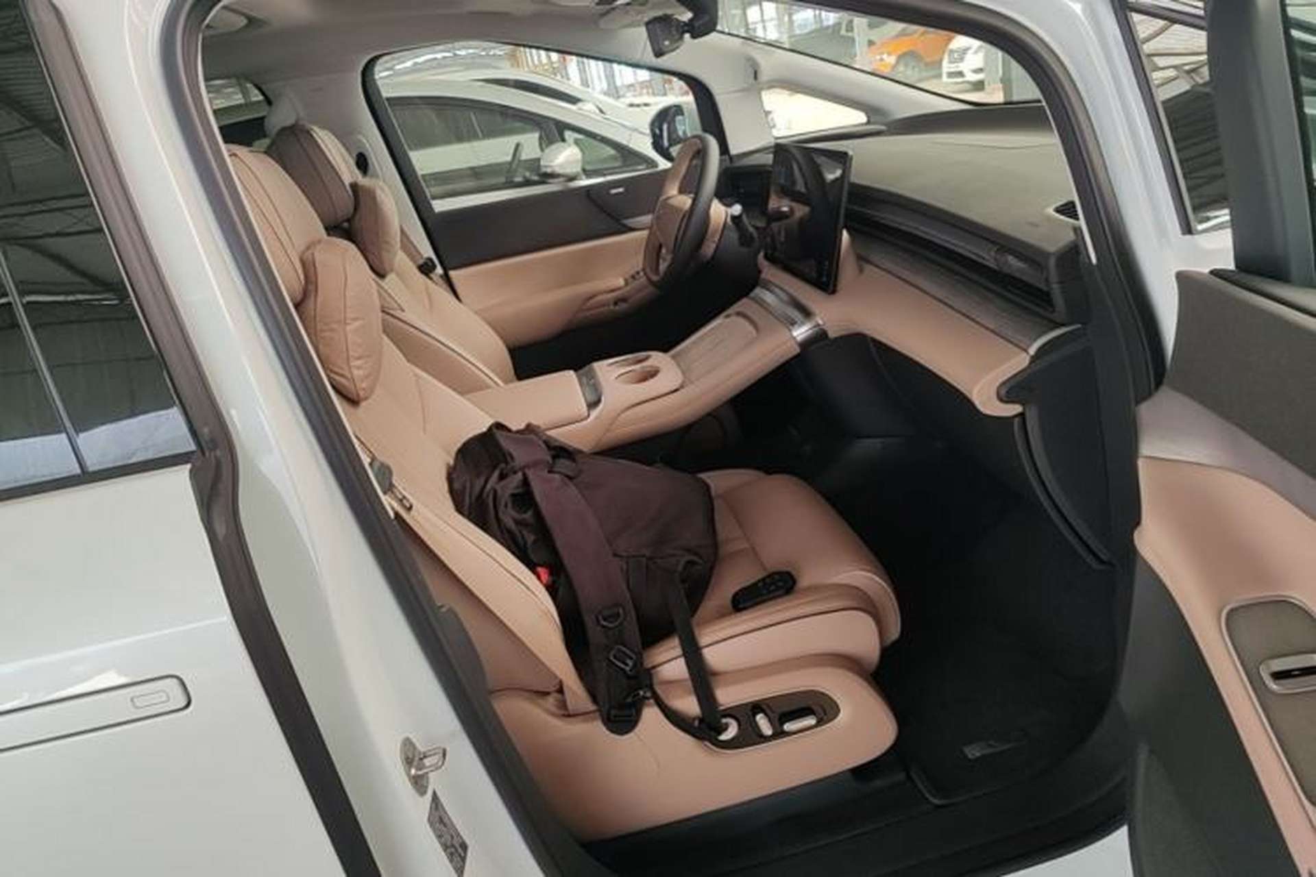 Used XPeng X9 2025 740 Ultra-Long Range Max Right Front Seat