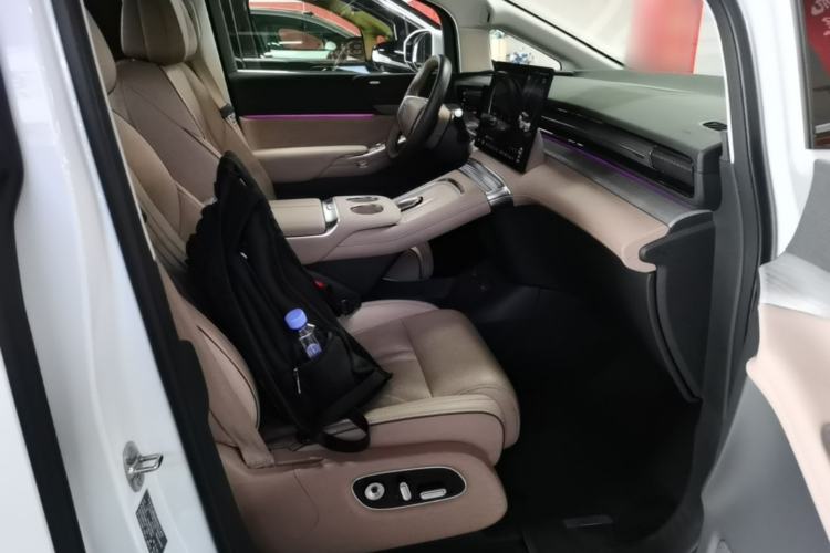 Used XPeng X9 2025 740 Ultra-Long Range Max Right Front Seat