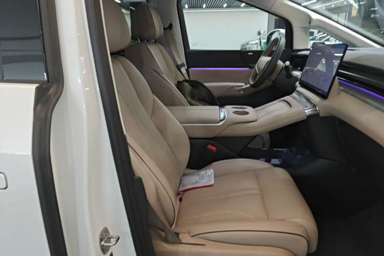 Used XPeng X9 2025 740 Ultra-Long Range Max Right Front Seat