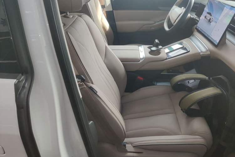 Used XPeng X9 2025 740 Ultra-Long Range Max Right Front Seat
