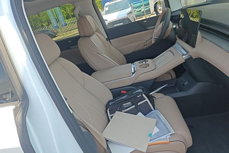 Used XPeng X9 2025 740 Ultra-Long Range Max Right Front Seat