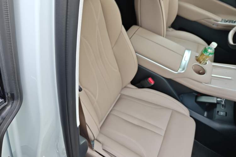 Used XPeng X9 2025 740 Ultra-Long Range Max Right Front Seat