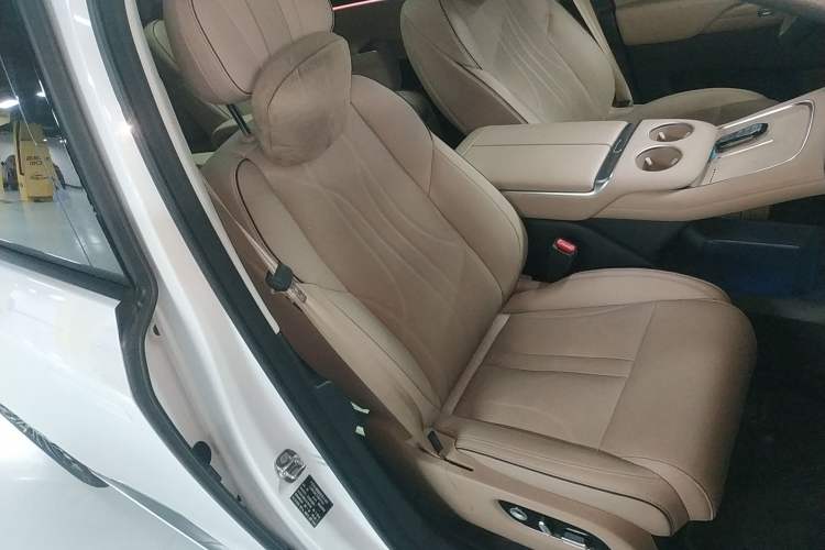 Used XPeng X9 2025 740 Ultra-Long Range Max Right Front Seat