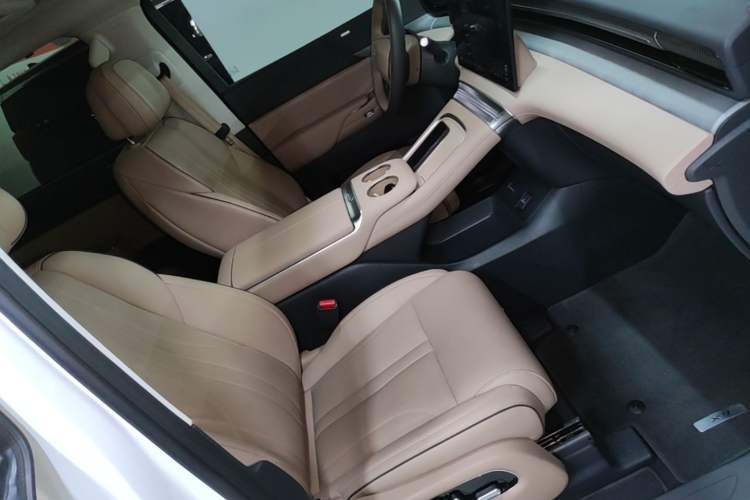 Used XPeng X9 2025 740 Ultra-Long Range Max Right Front Seat