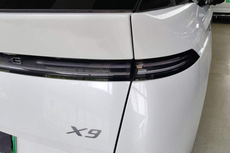 Used XPeng X9 2025 650 Long-Range Max Right Rear Taillight
