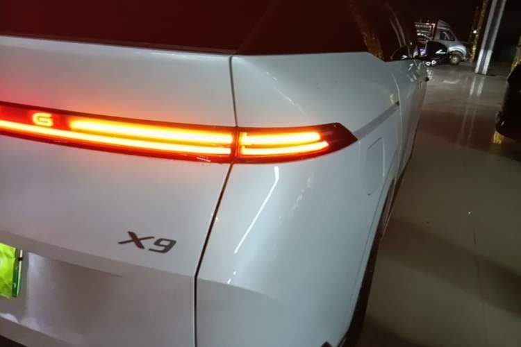 Used XPeng X9 2025 740 Ultra-Long Range Max Right Rear Taillight
