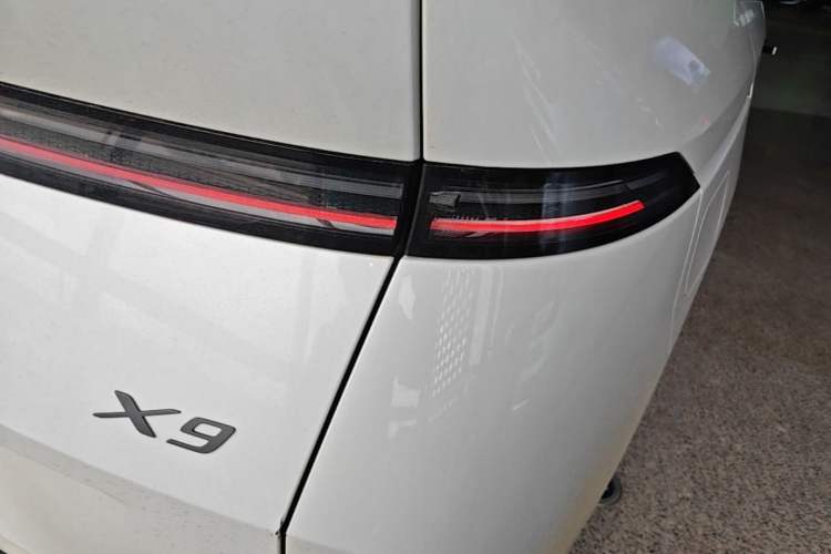 Used XPeng X9 2025 740 Ultra-Long Range Max Right Rear Taillight
