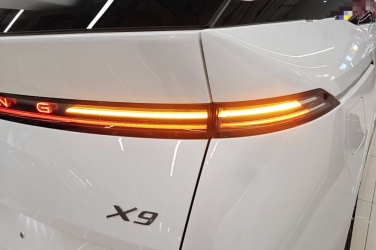 Used XPeng X9 2025 740 Ultra-Long Range Max Right Rear Taillight