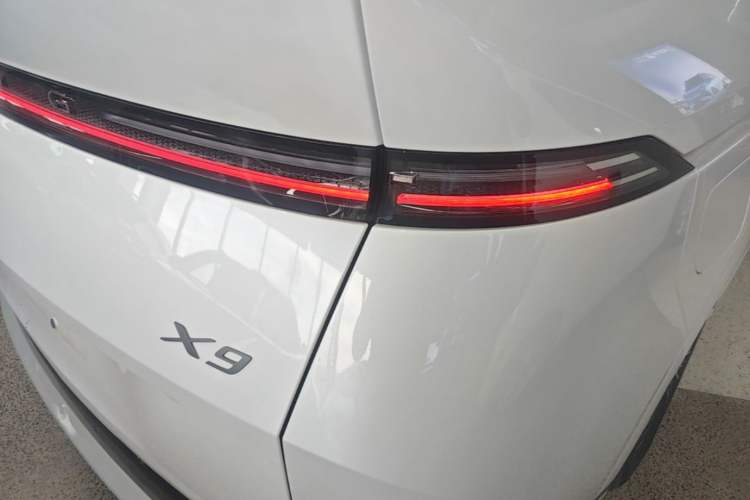 Used XPeng X9 2025 740 Ultra-Long Range Max Right Rear Taillight
