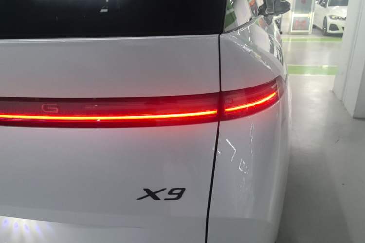 Used XPeng X9 2025 740 Ultra-Long Range Max Right Rear Taillight