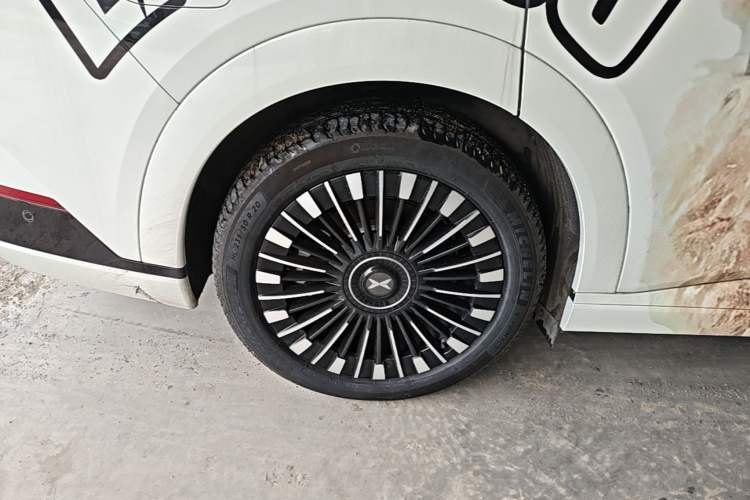 Used XPeng X9 2025 740 Ultra-Long Range Max Right Rear Wheel Hub