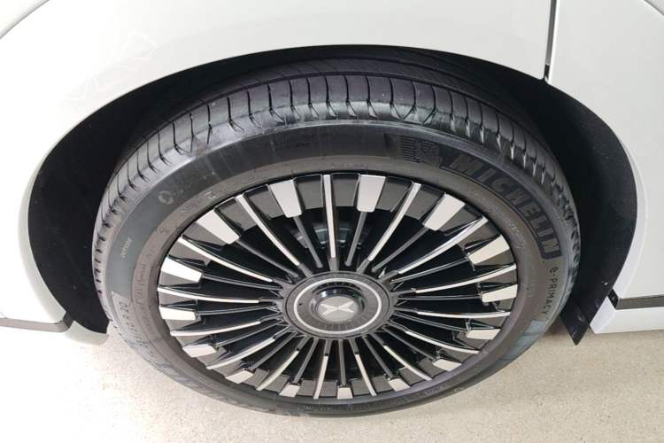 Used XPeng X9 2025 650 Long-Range Max Right Rear Wheel Hub