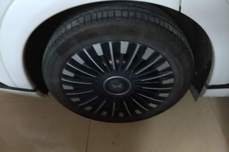 Used XPeng X9 2025 740 Ultra-Long Range Max Right Rear Wheel Hub