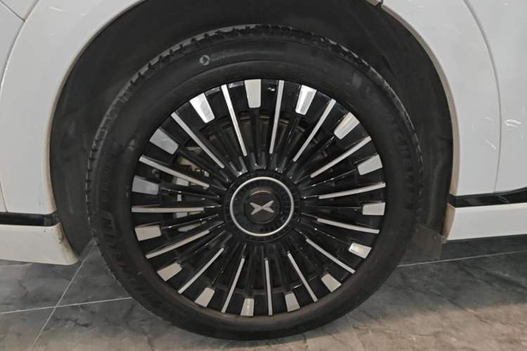 Used XPeng X9 2025 740 Ultra-Long Range Max Right Rear Wheel Hub