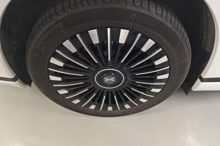 Used XPeng X9 2025 650 Long-Range Max Right Rear Wheel Hub
