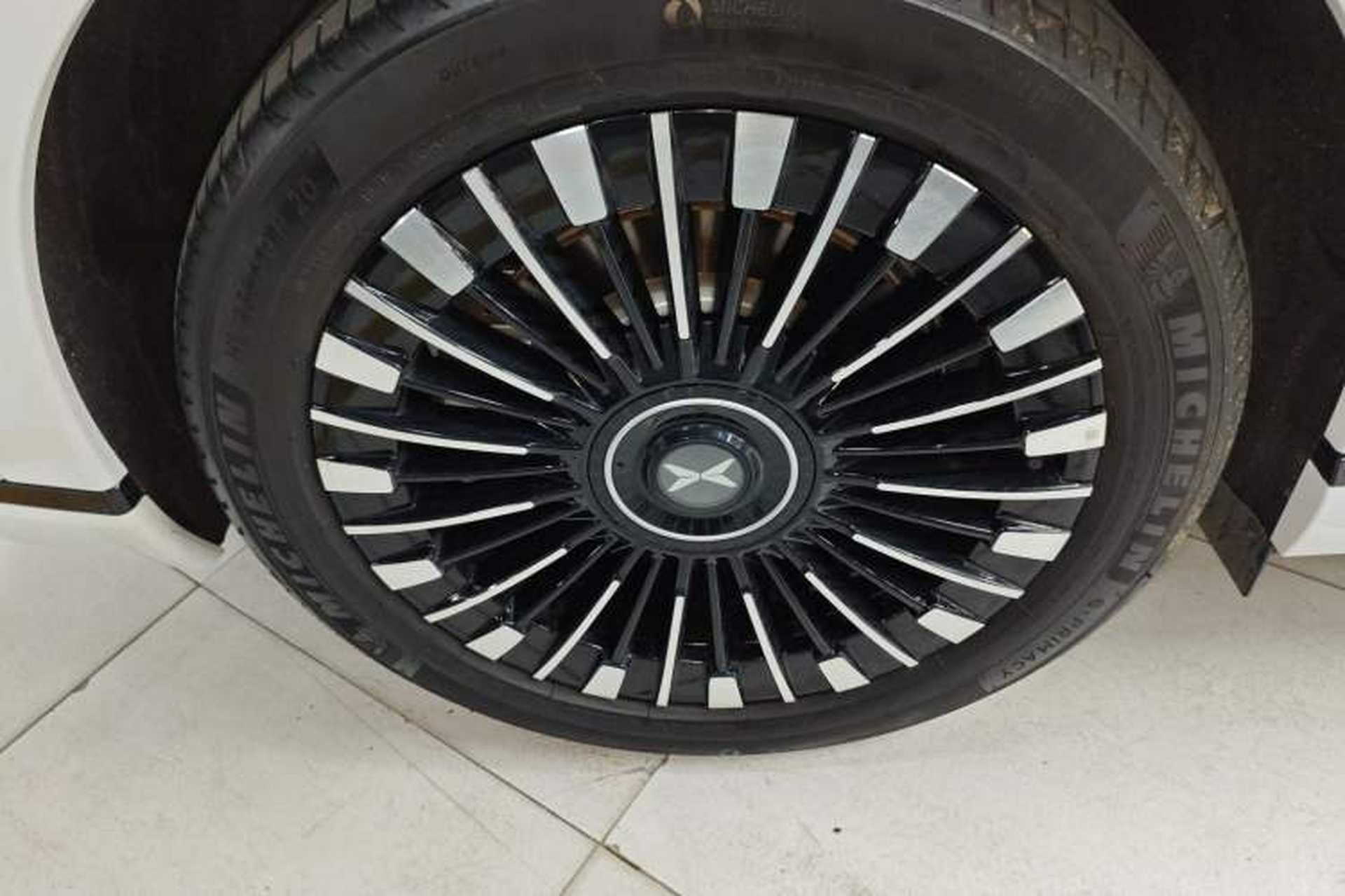 Used XPeng X9 2025 740 Ultra-Long Range Max Right Rear Wheel Hub