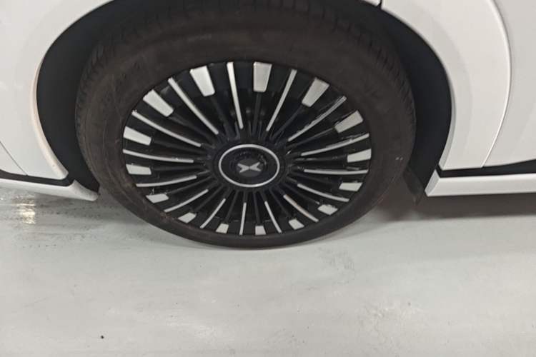Used XPeng X9 2025 740 Ultra-Long Range Max Right Rear Wheel Hub