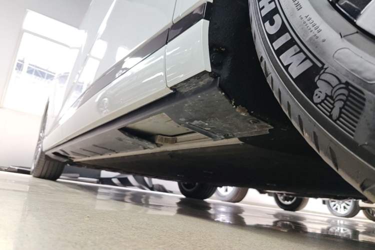 Used XPeng X9 2025 650 Long-Range Max Right Side Sill