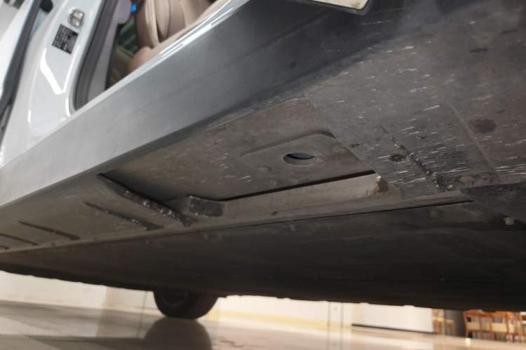 Used XPeng X9 2025 740 Ultra-Long Range Max Right Side Sill