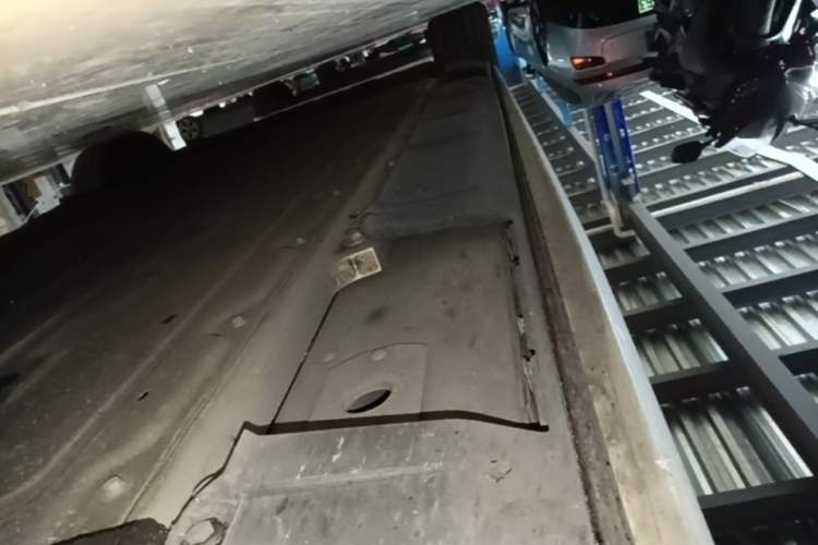 Used XPeng X9 2025 740 Ultra-Long Range Max Right Side Sill