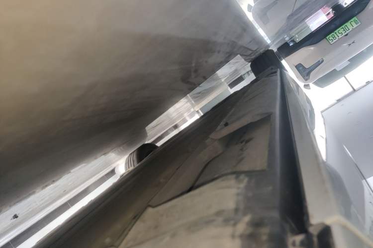 Used XPeng X9 2025 740 Ultra-Long Range Max Right Side Sill