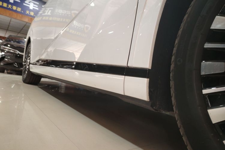 Used XPeng X9 2025 740 Ultra-Long Range Max Right Side Sill