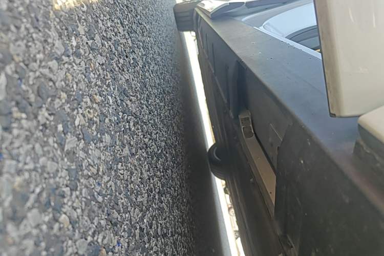 Used XPeng X9 2025 740 Ultra-Long Range Max Right Side Sill
